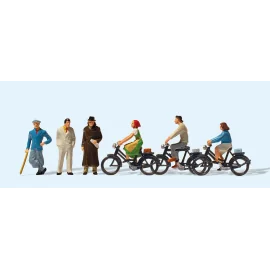 Passers-by and cyclists