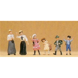 Mothers and children in 1900