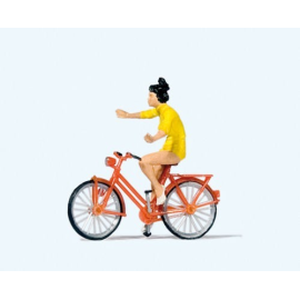 Cyclist not holding the handlebars
